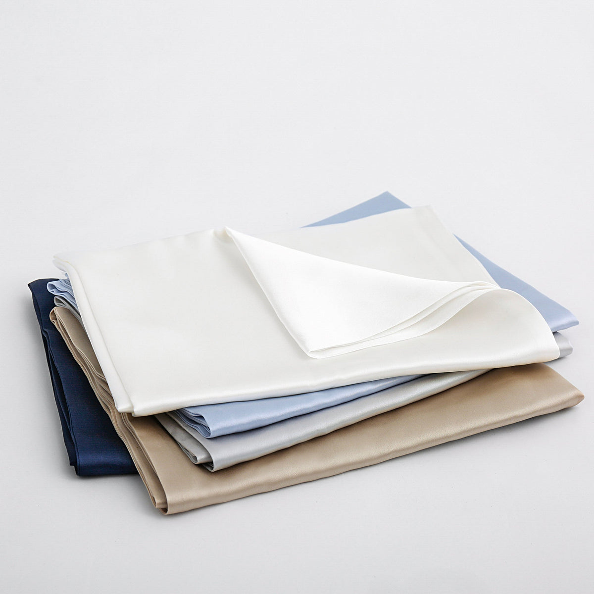 How to Choose the Best Silk Pillowcase: Buying Guide